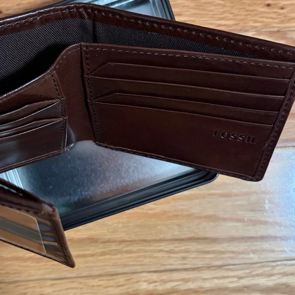 Fossil Dark Brown Checkered canvas flip Wallet - Picture 4 of 5